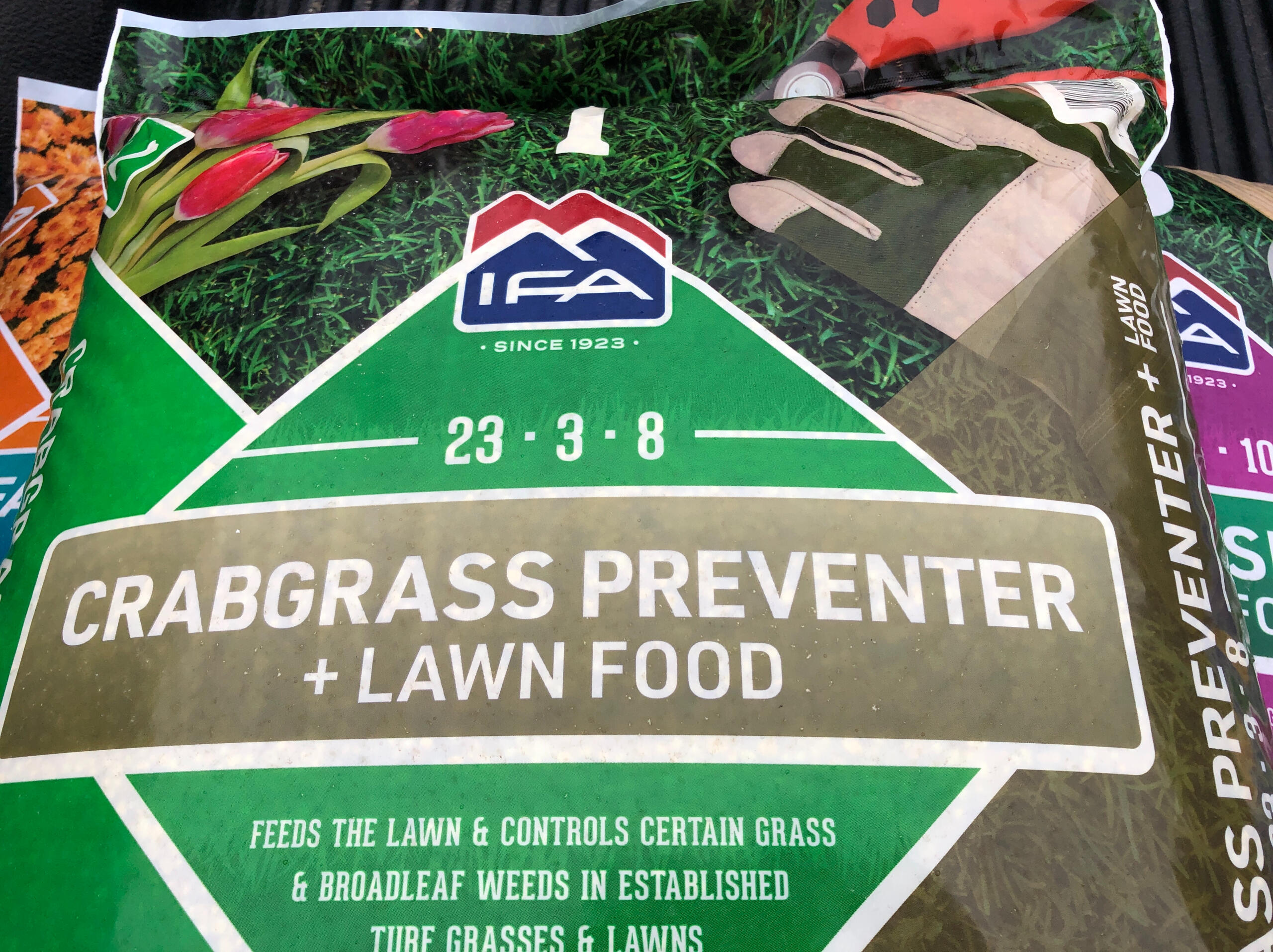 IFA Country Stores Crabgrass Preventer + Lawn Food
